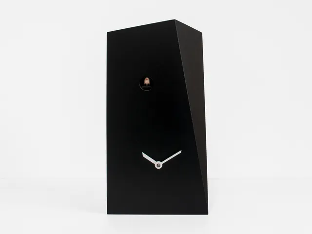progetti-monolith-orologio-a-cuc-blocco-asimmetrico-legno image 1