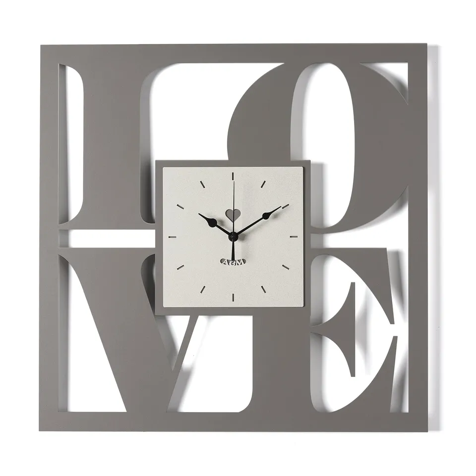 arti-mestieri-love-orologio-da-parete-di-design-quadrato-traforato image 1