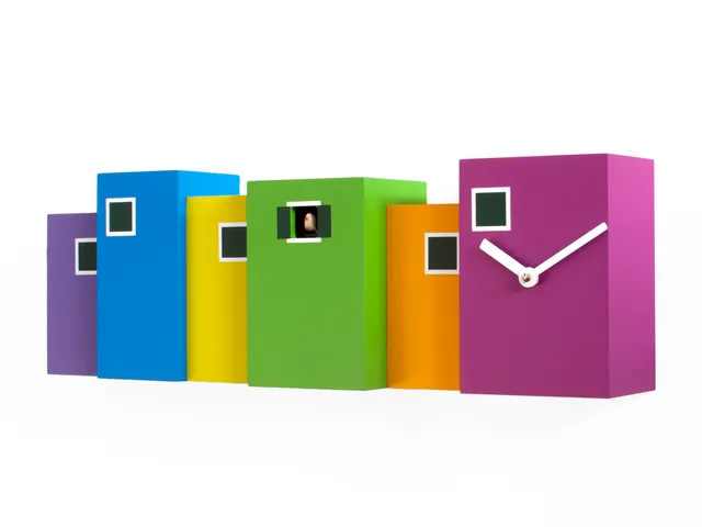 progetti-burano-orologio-a-cuc-moderno-in-legno-colorato image 1