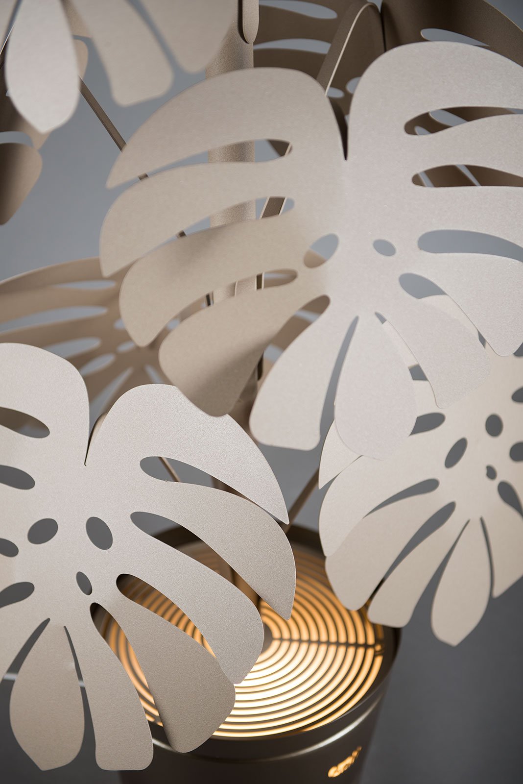 arti-mestieri-lampada-da-terra-moderna-monstera-grande image 5