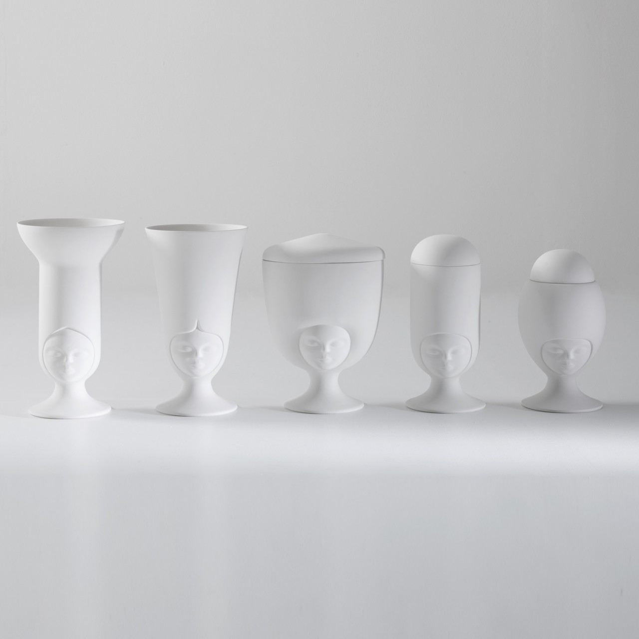 bosa-sister-louise-vaso-scultura-in-ceramica-bianca image 3