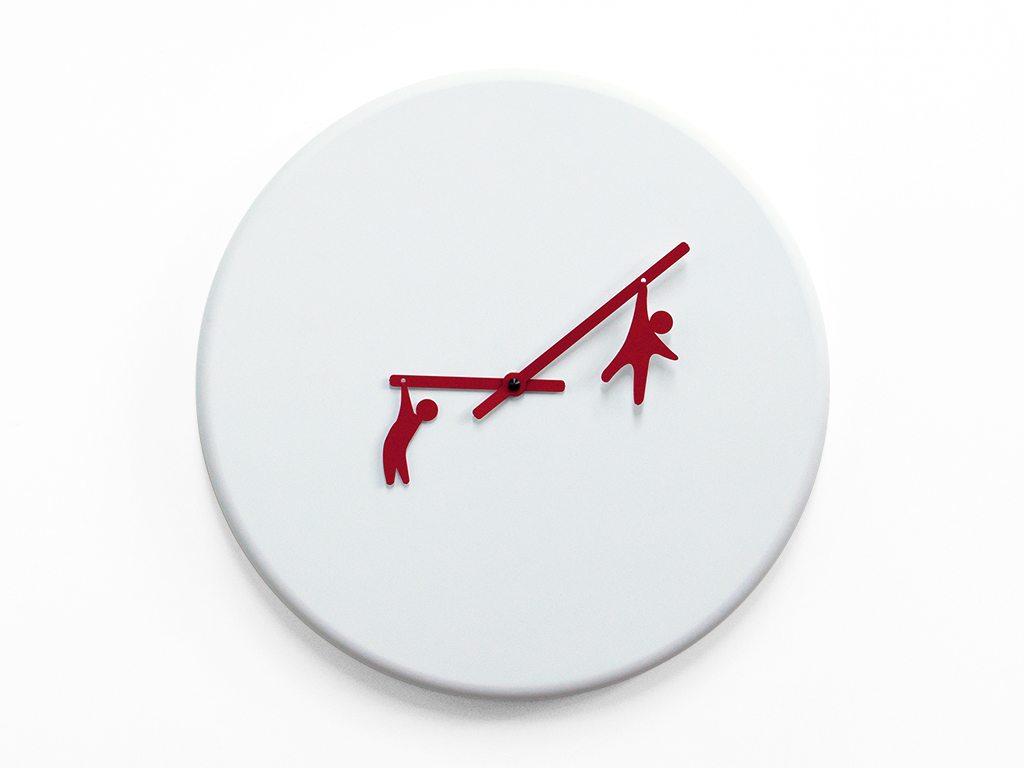 progetti-time2play-orologio-da-parete-in-legno-con-trapezisti image 1