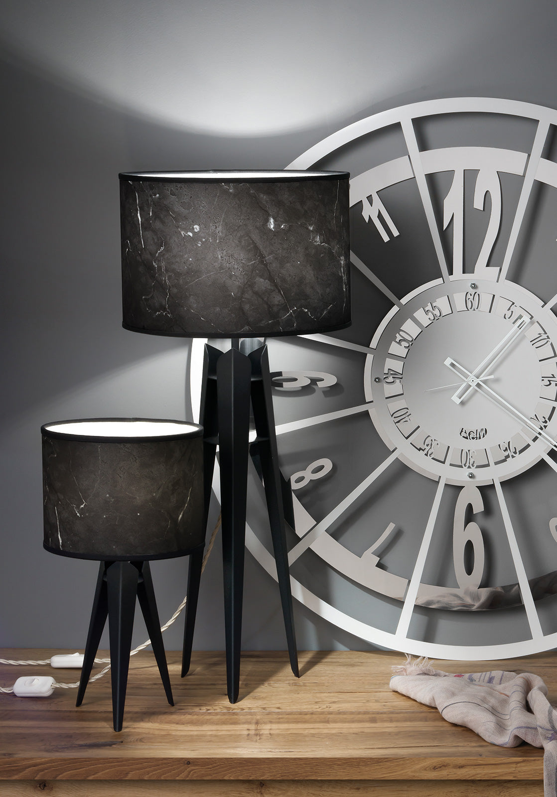 arti-mestieri-compass-lampada-treppiede-da-tavolo-moderna-in-ferro image 2