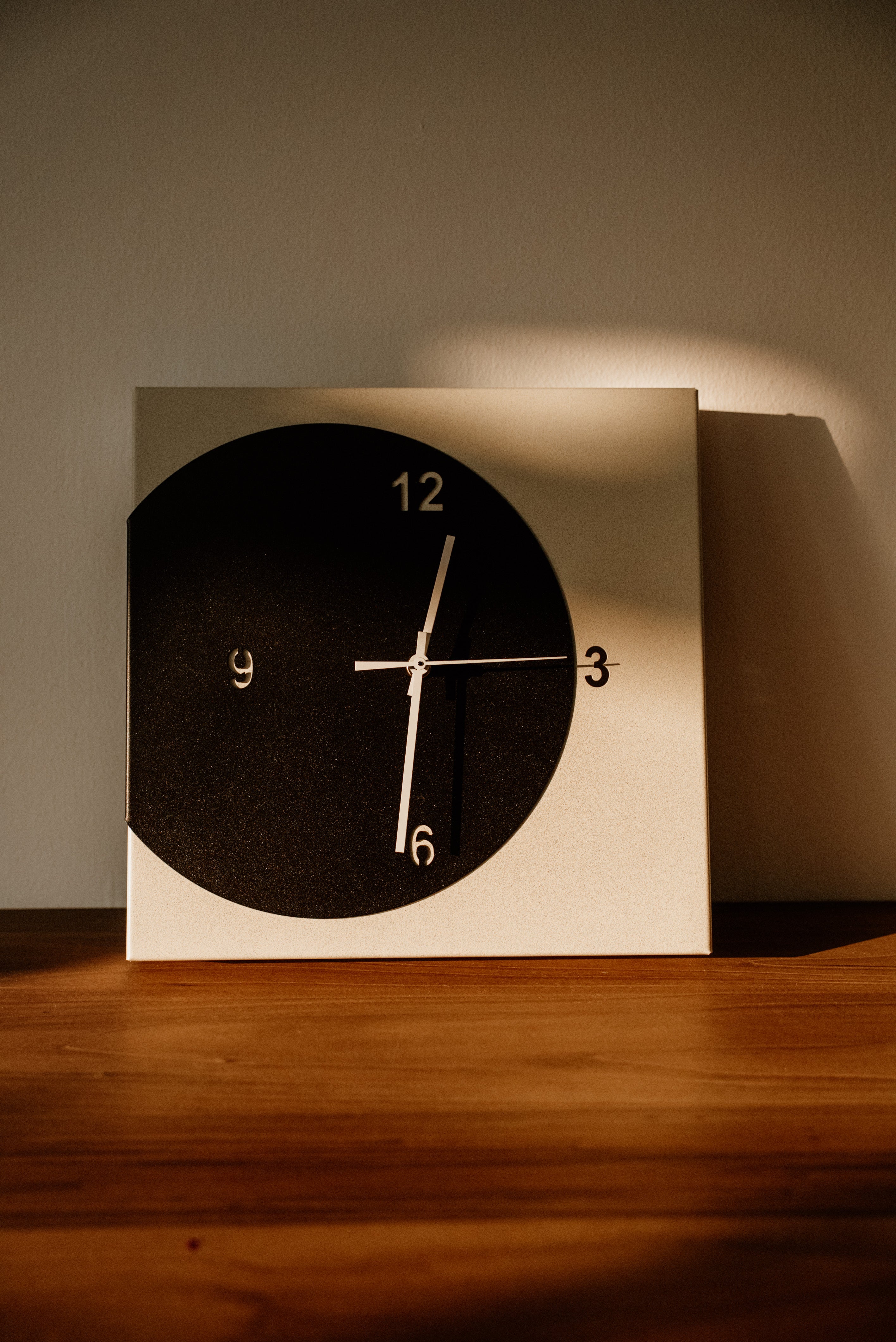 arti-mestieri-amos-ecleo-orologio-minimal-da-parete image 3