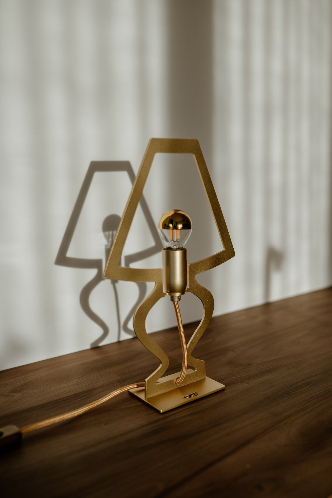 arti-mestieri-silhouette-piccola-lampada-da-tavolo-22x33-cm image 6