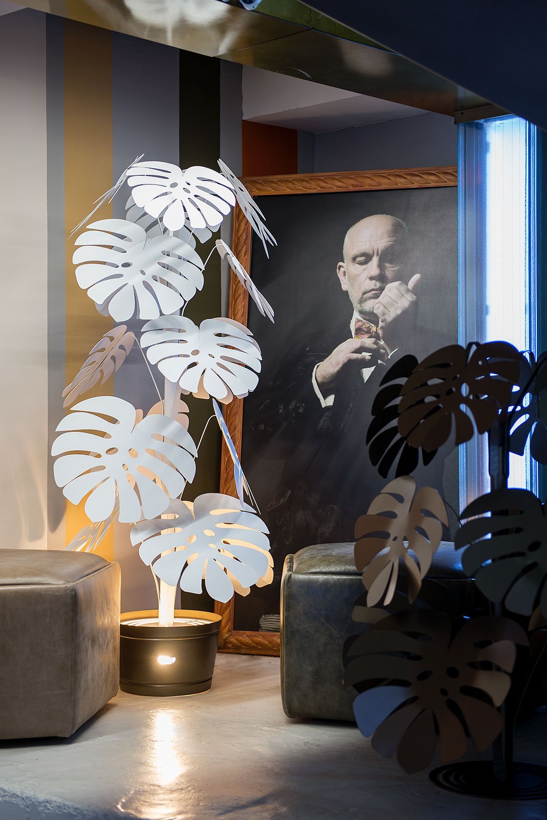 arti-mestieri-monstera-piccola-scultura-in-ferro-moderna image 3