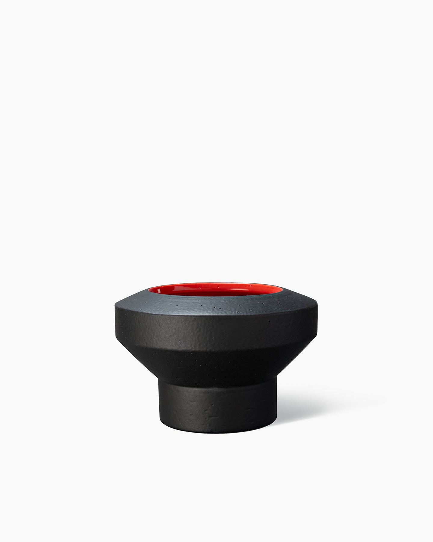 bitossi-ceramiche-bolo-vaso-cilindrico-nero-matt-rosso-arik-levy image 1