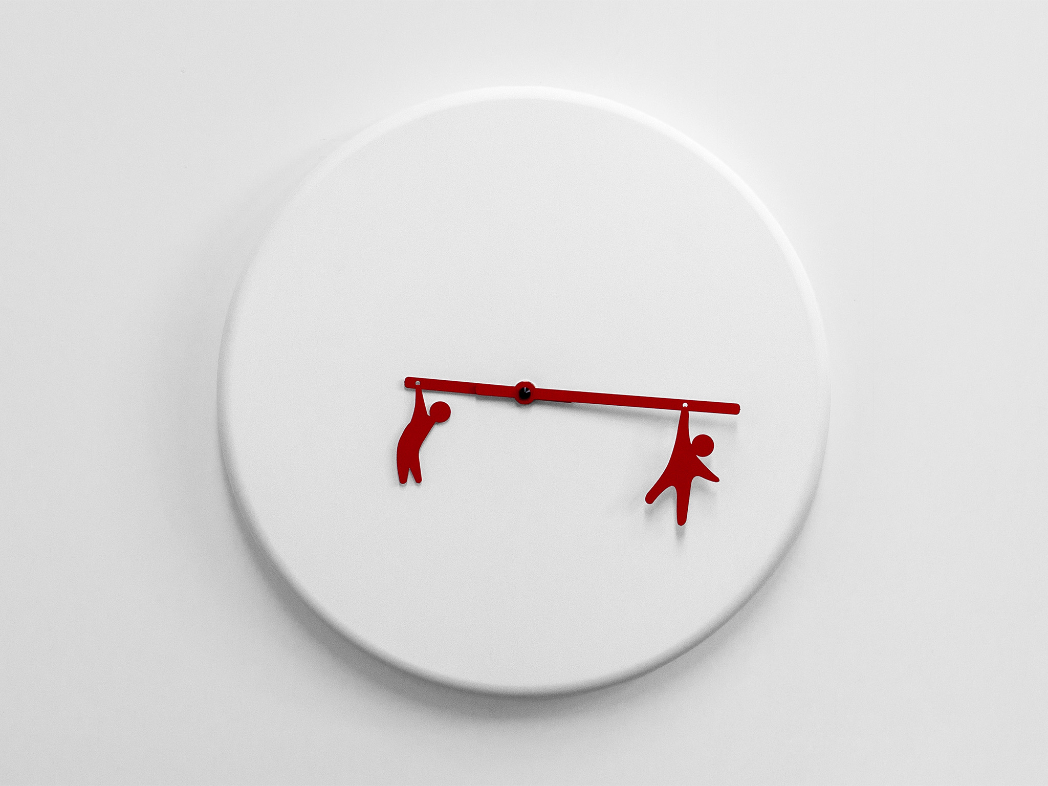 progetti-time2play-orologio-da-parete-in-legno-con-trapezisti image 4
